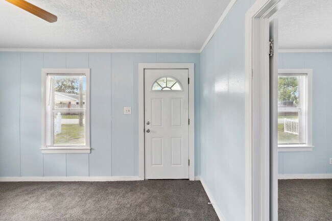 Building Photo - PENDING APPLICATION- Charming 1/1 Home in ...