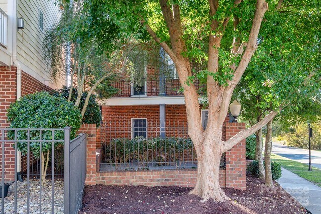 Building Photo - 5736 Burck Dr NW