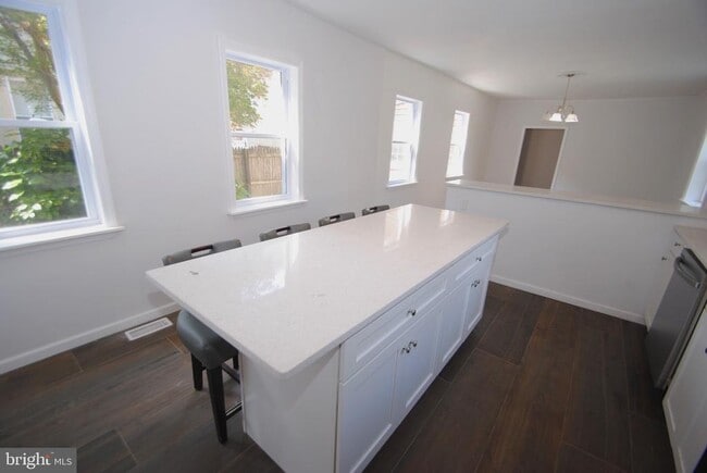 Building Photo - 217 Wood St