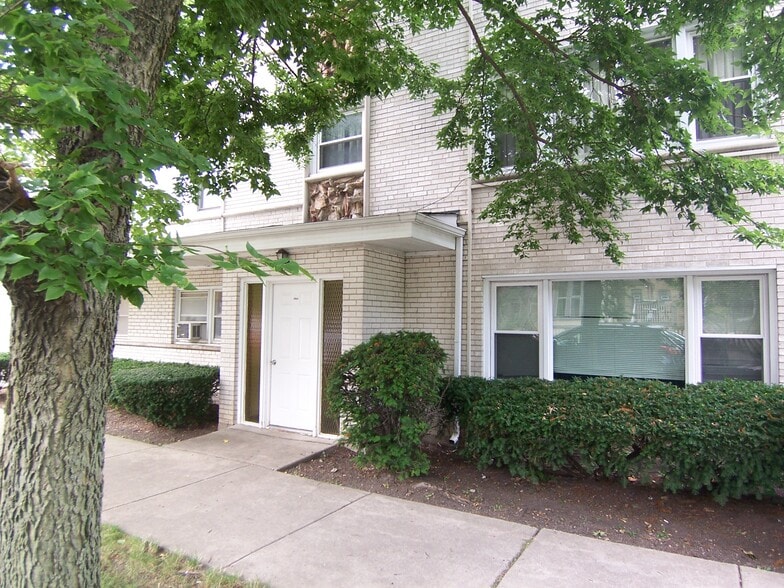 Primary Photo - 4128 W Byron St