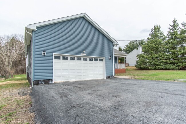 Building Photo - 29573 Maple St