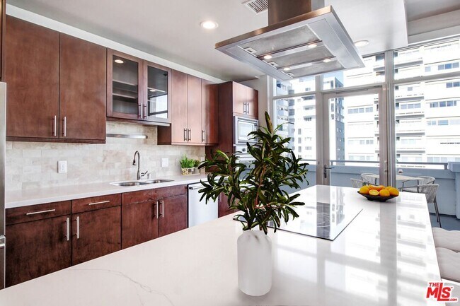 Building Photo - 10700 Wilshire Blvd