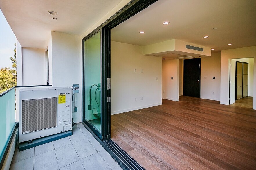 Building Photo - 328 N Maple Dr