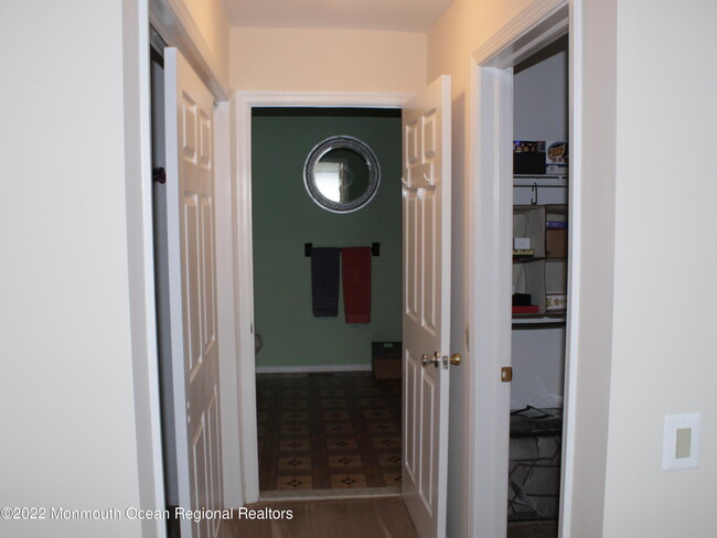 Building Photo - 5002 Trotters Way