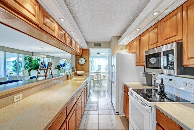 Building Photo - 107 Half Moon Cir