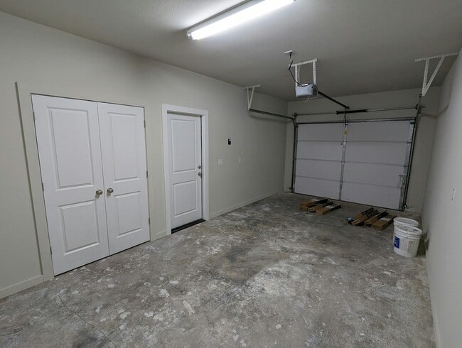 Building Photo - 141 S Bluff Ave