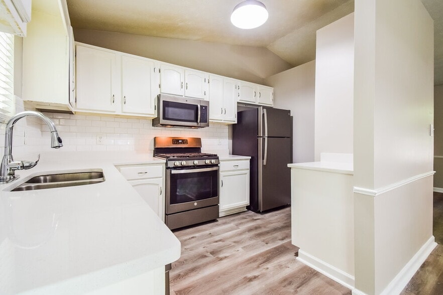 Building Photo - 3210 Fescue Cir