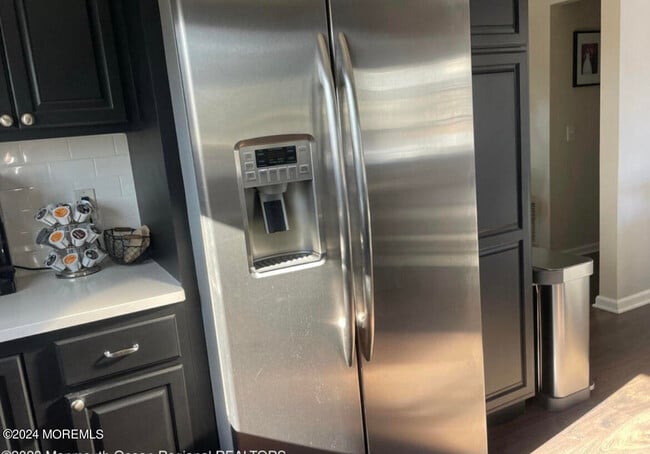 Building Photo - 509 Laurel Ave