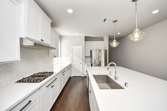 Building Photo - 1930 Waters Branch Dr