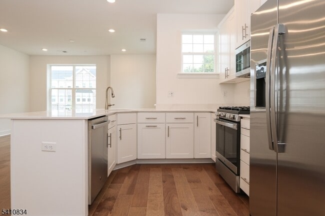 Building Photo - 71 Veterans Wy