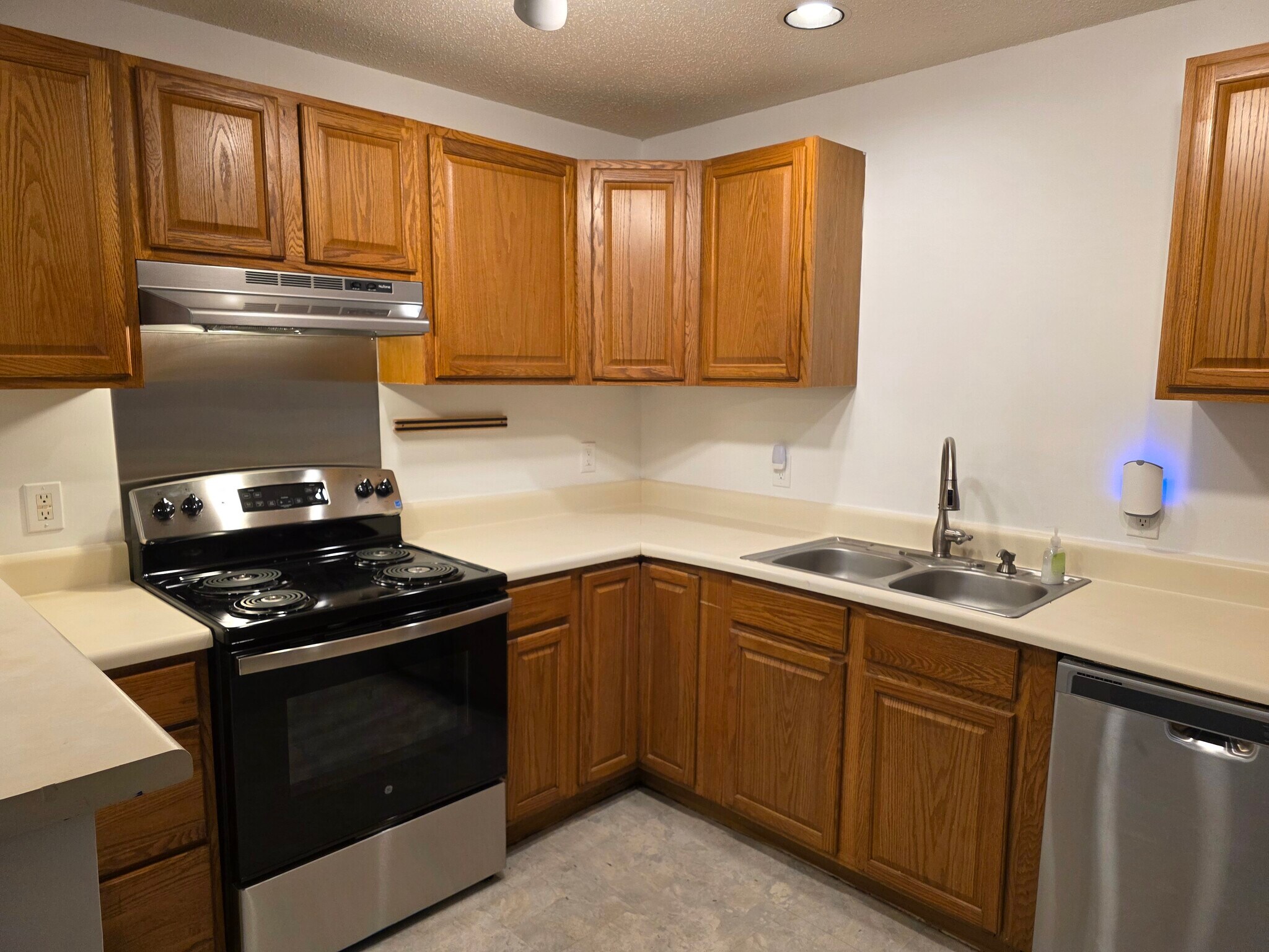 Building Photo - 30 Robinson Cove Rd