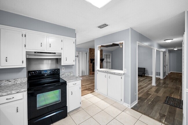 Building Photo - 115 Donna Cir