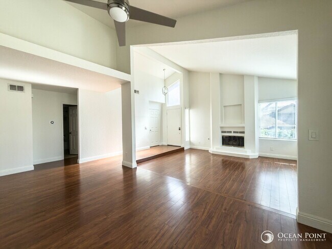 Building Photo - Spacious 2BD/2BA Condo in Camarillo!