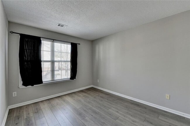 Building Photo - 4061 Howell Park Rd