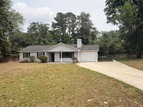 Building Photo - Prime Beaufort Location – 3BR/2BA | No HOA | Fenced Yard