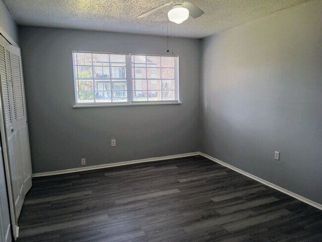 Building Photo - Grove Park Condo