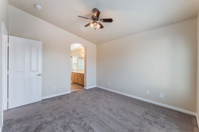 Building Photo - Gated Community Townhome 2 bedroom, 2 bathroom, 1 car garage