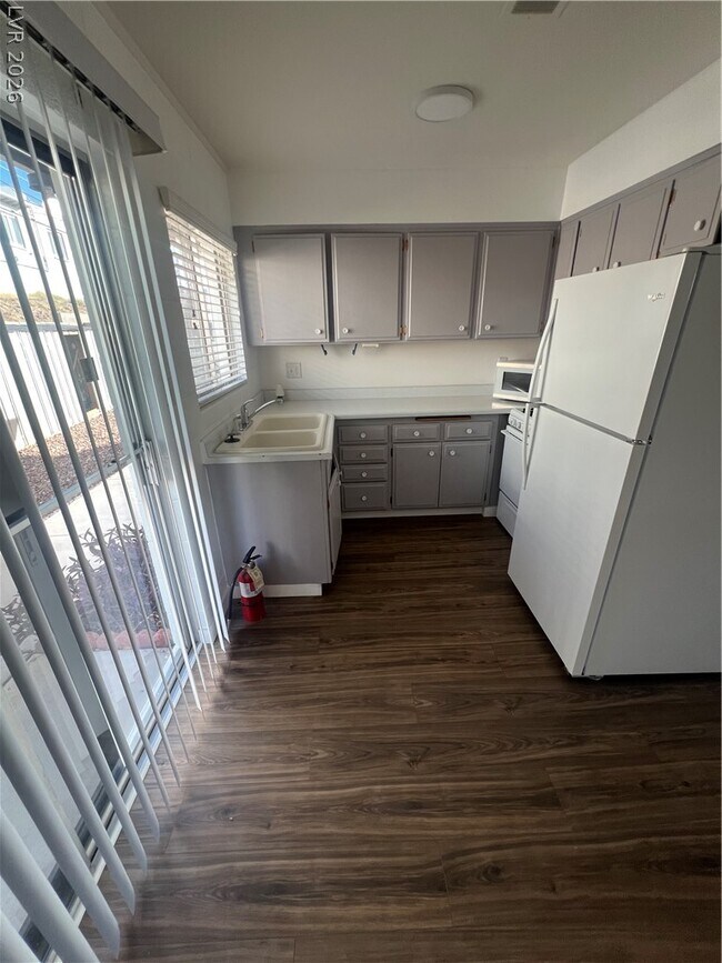 Building Photo - 820 A