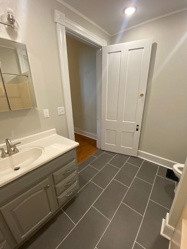 Building Photo - 1708
