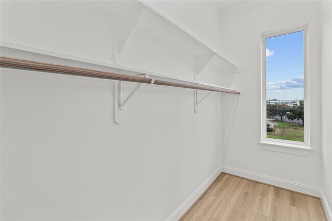 Building Photo - 6346 Culberson St