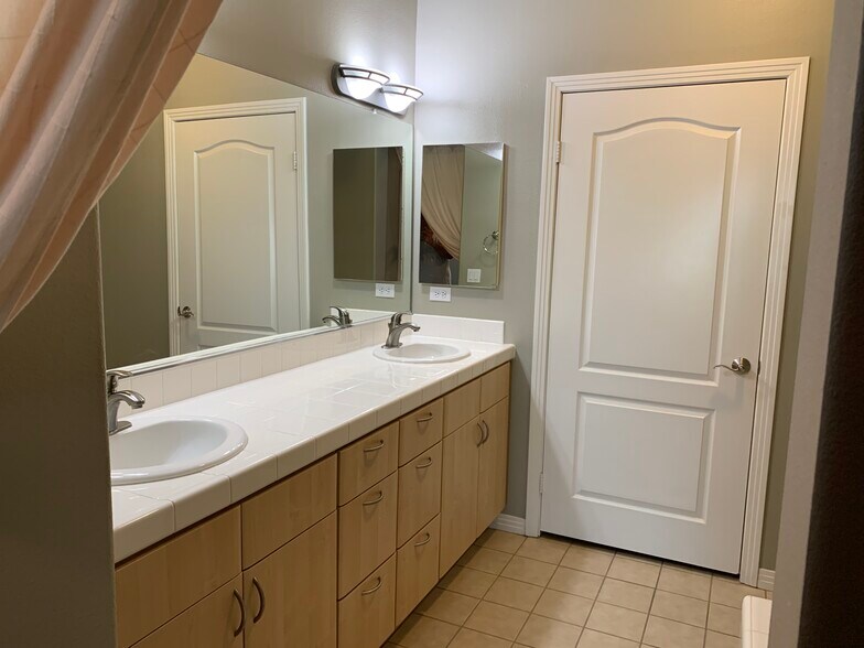 Building Photo - 8355 Station Village Ln