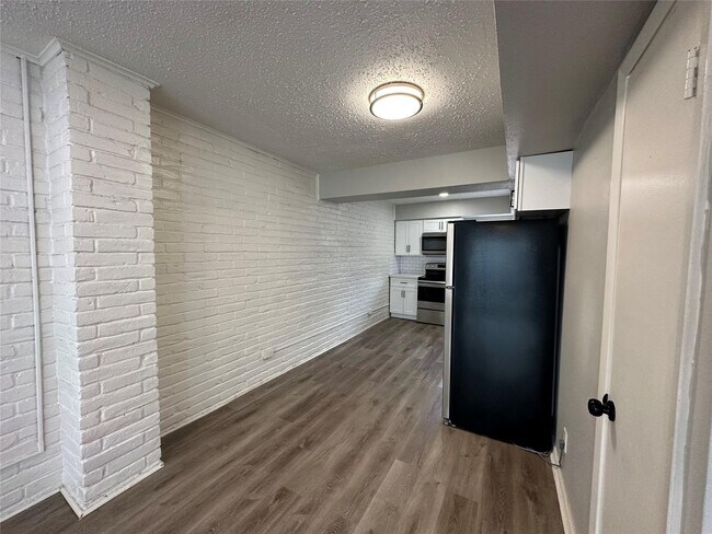 Building Photo - 9711 Linkmeadow Ln