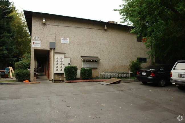Building Photo - 648 W 2nd Ave