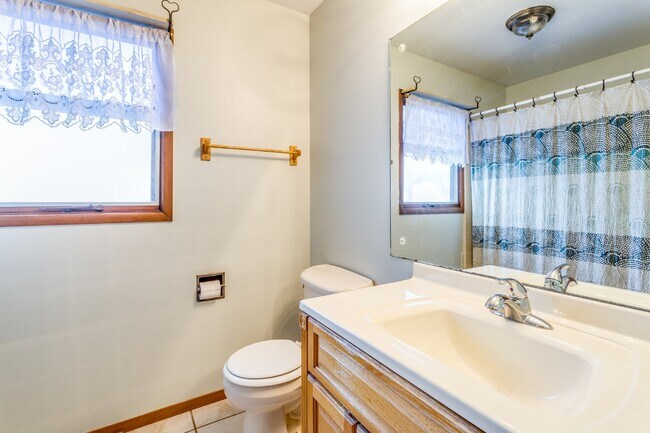 Building Photo - 3 bedroom, 2 bath home in the beautiful Westlink neighborhood in West Wichita.