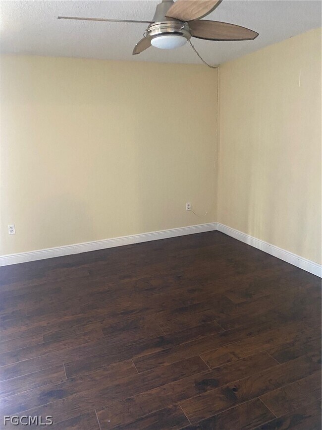 Building Photo - 5245 Cedarbend Dr