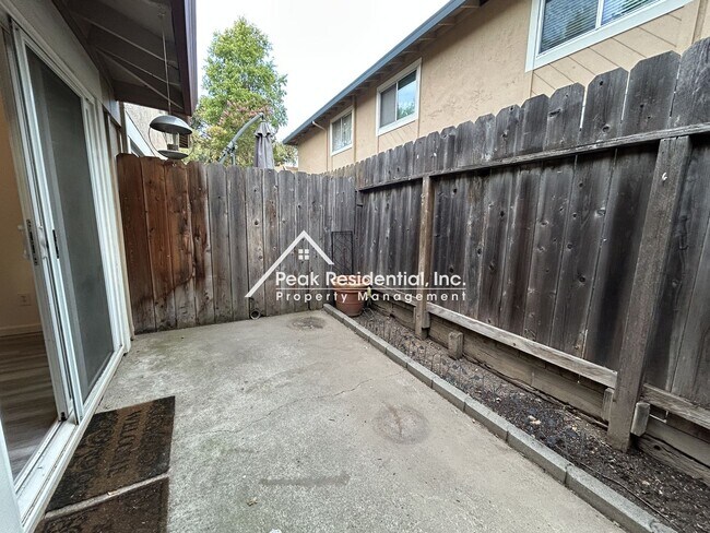 Building Photo - 5814 Shadow Creek Dr