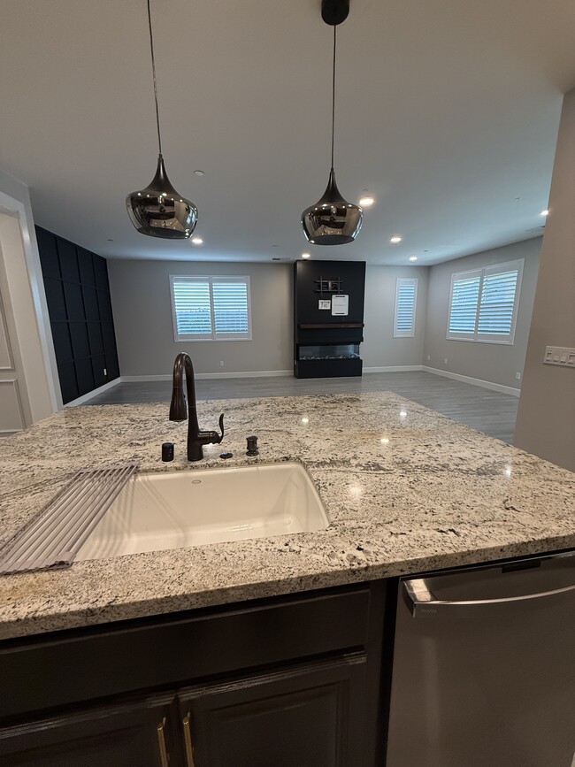 Building Photo - 2324 Henri Ln