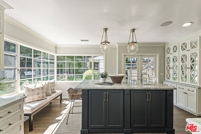 Building Photo - 2107 Coldwater Canyon Dr