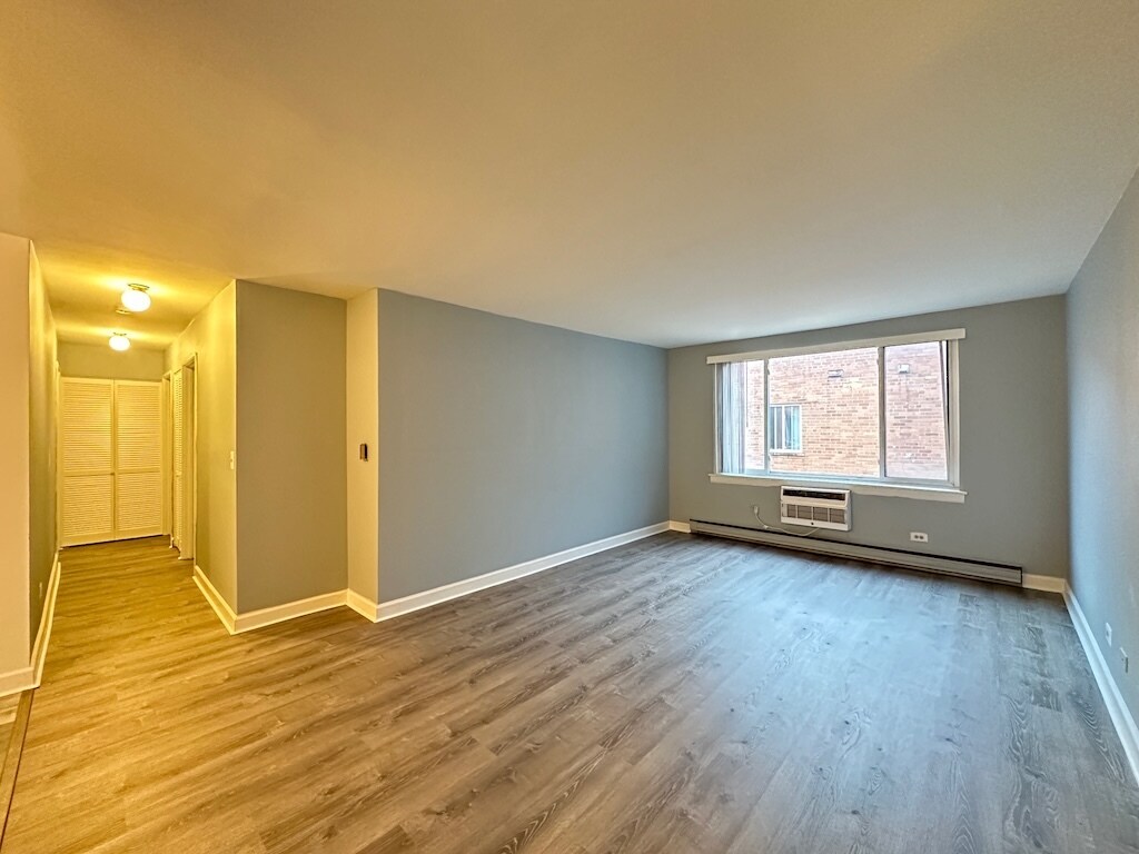 Building Photo - 3825 N Pine Grove Ave