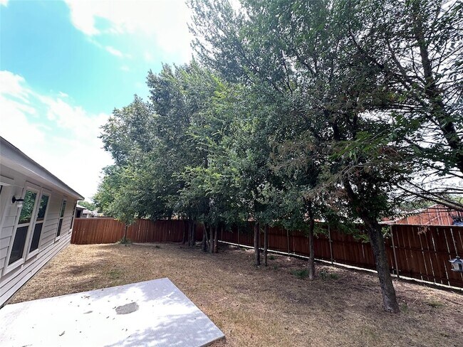 Building Photo - 2208 San Jacinto Wy