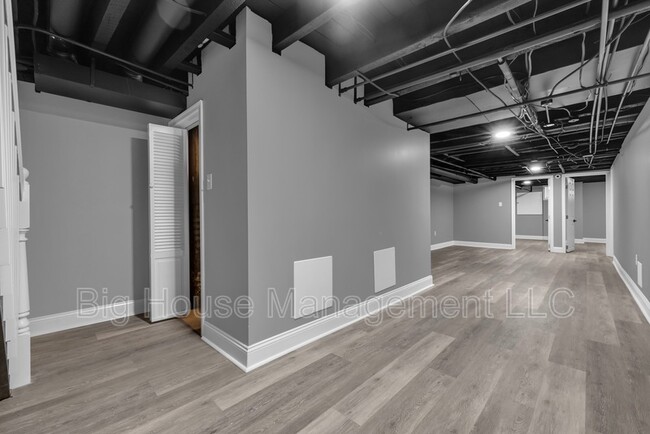 Building Photo - 1725 Hollins St