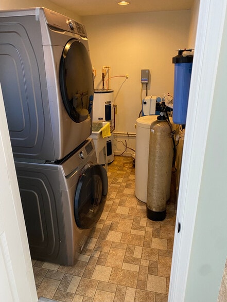 Building Photo - 60 Elk Ln