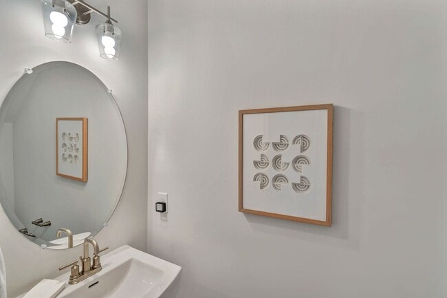 Building Photo - Hendersonville Townhome