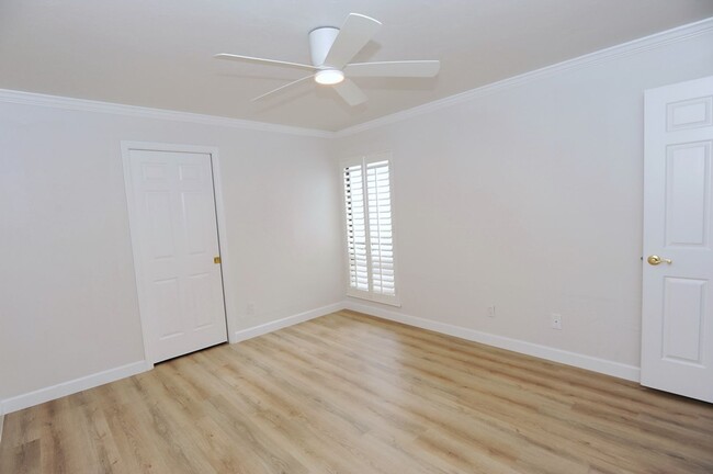 Building Photo - 3 Bedroom Townhouse - $2800/mo - ANNUAL RE...