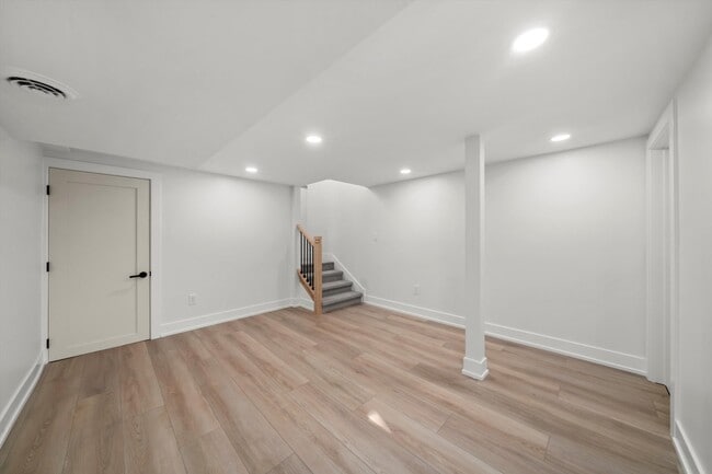 Building Photo - 7150 S Talman Ave