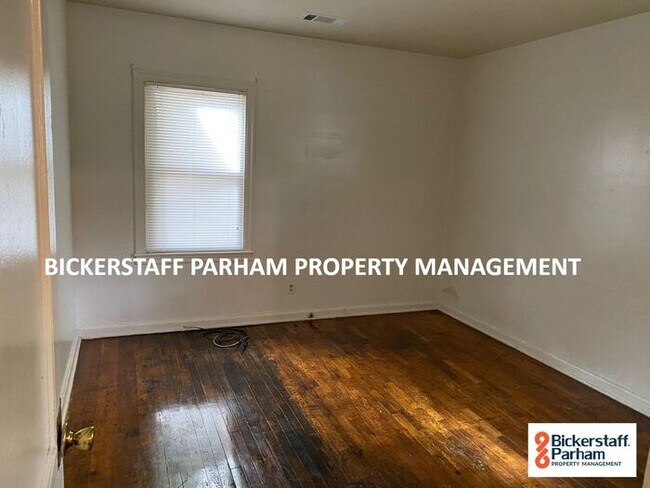 Building Photo - Located Off Of Fort Benning Rd!!