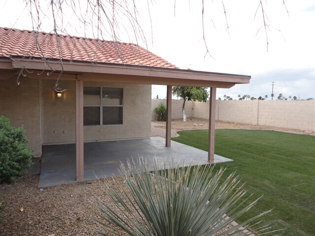 Building Photo - 4106 E Alder Ave