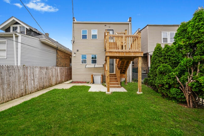 Building Photo - 6423 S Maplewood Ave