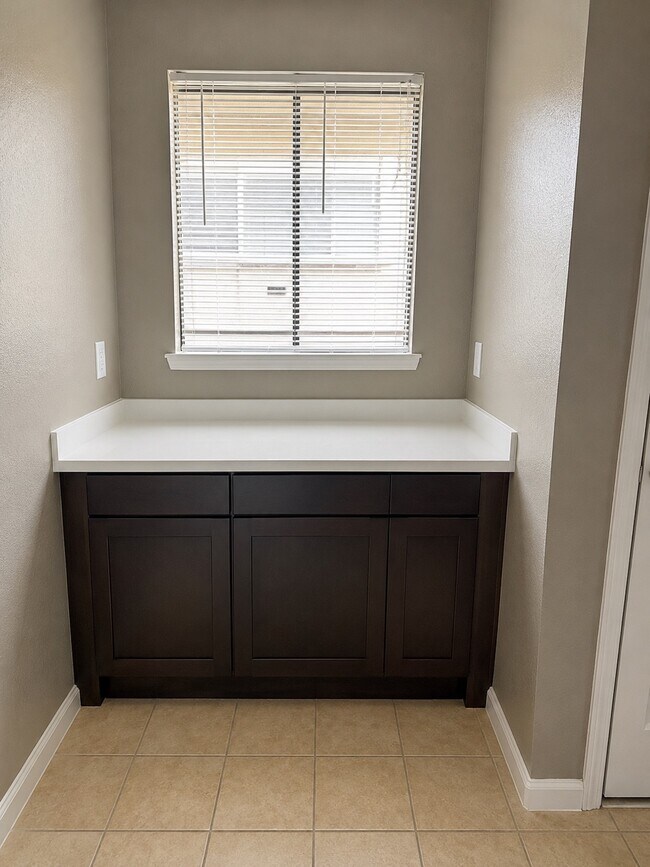 Building Photo - 9090 S Braeswood Blvd