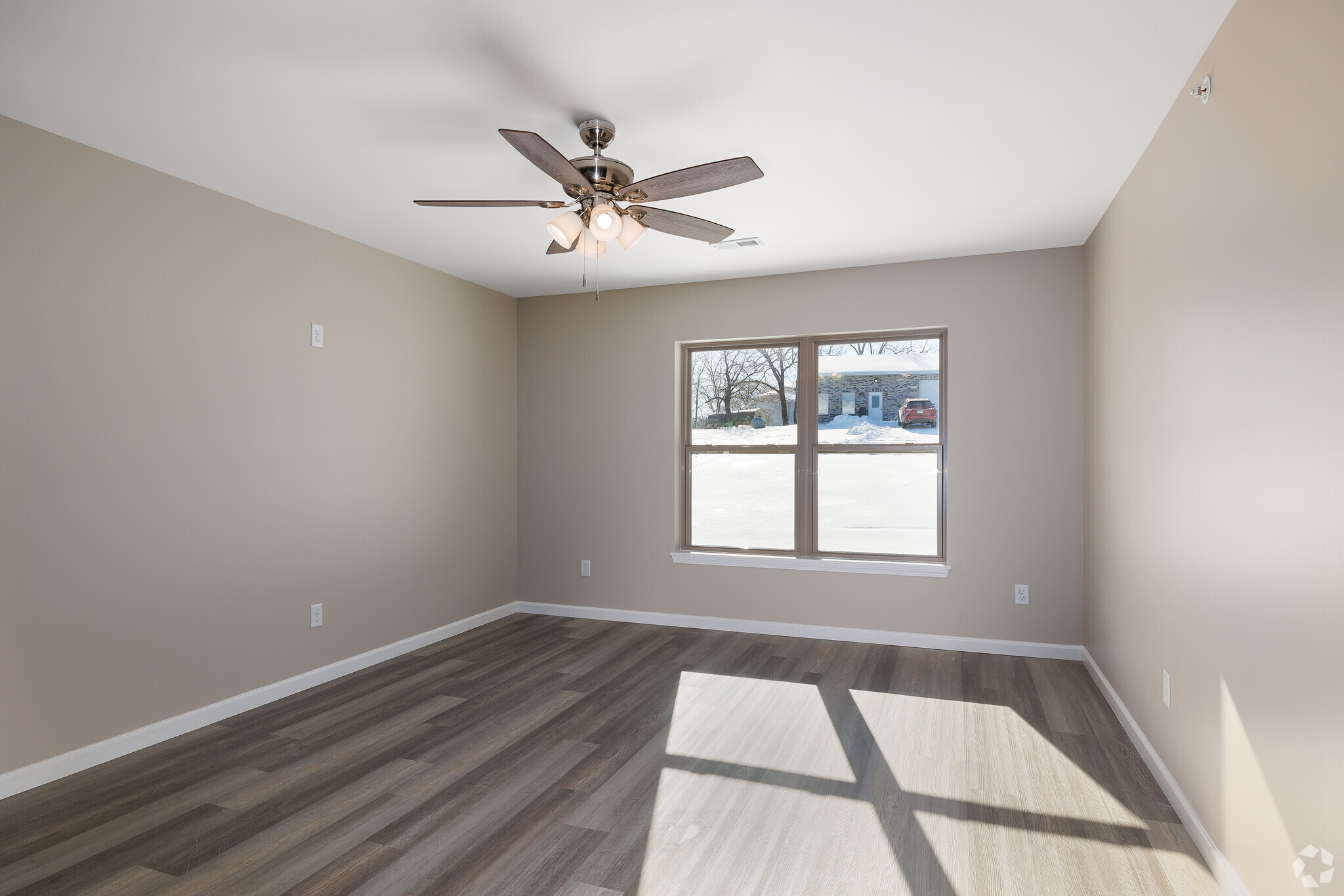 1BR, 1BA - 768SF - Living Room - Autumn Leaf Apartment Homes
