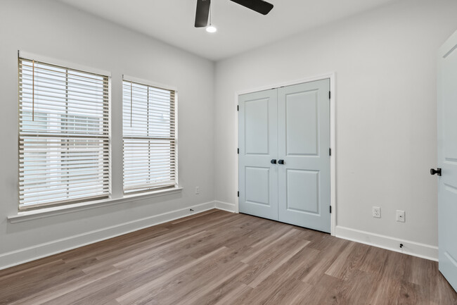 Building Photo - 1325 N Bronough St
