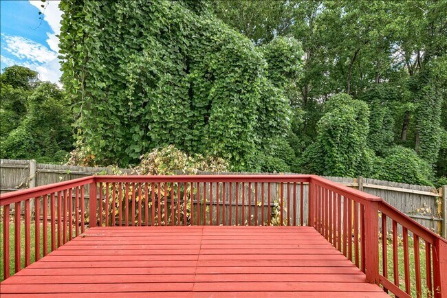 Building Photo - Welcome to this stunning 4-bedroom, 2.5-ba...