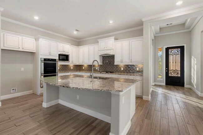 Building Photo - 18855 Collins View Dr