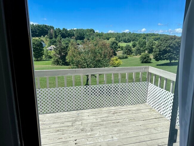 Building Photo - 2685 Green Meadows Dr