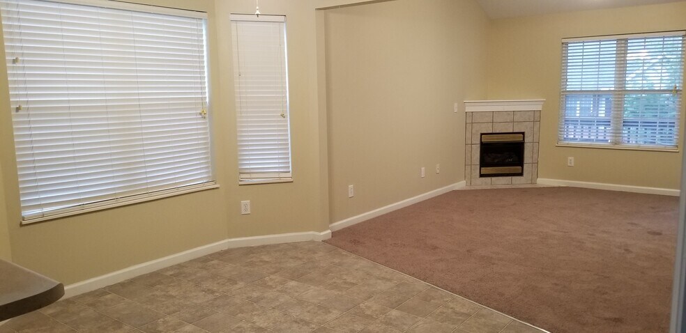 Building Photo - 821 Plantation Dr