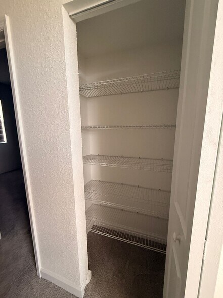 Building Photo - 2954 SE 23rd Ave